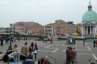ヴェネツィア・サンタルチア駅からの第一景